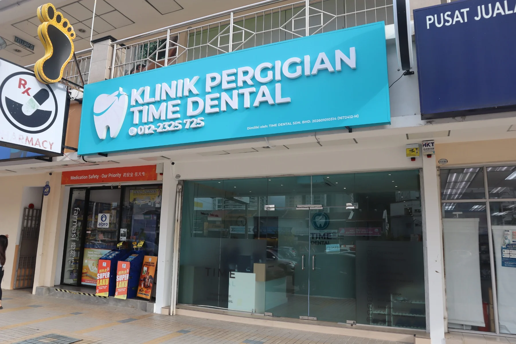 TIME DENTAL clinic exterior and entrance in I-Avenue